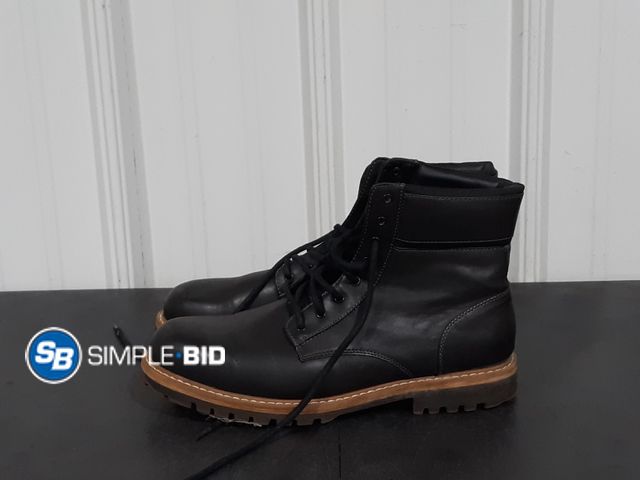 Lot 58-32410 - MEN'S Boots - SIZE 46 - used but in good condition