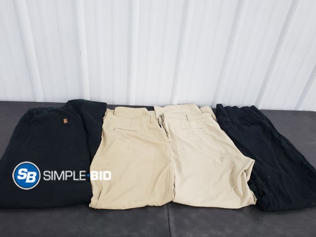 Lot 58-77572 - Lot of (4) Pairs of Men's Pants - 38x32 , XL