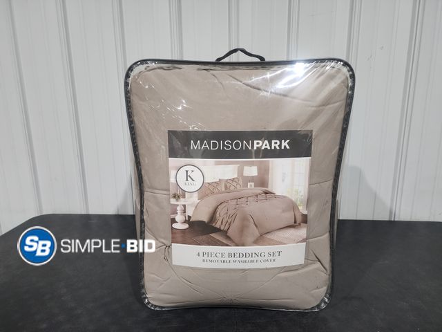 Lot 58-28803 - New Madison Park -- KING size 4 piece bedding set with removable washable cover