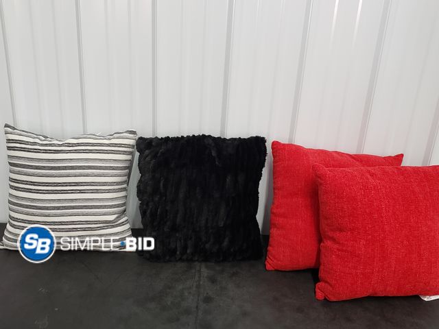 Lot 58-64519 - Lot of (4) New Decorative Throw pillows