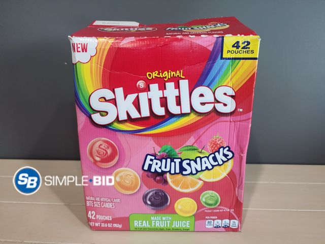 Lot 58-37776 - SKITTLES! Fruit snacks - 34 pouches - individually packaged - unopened