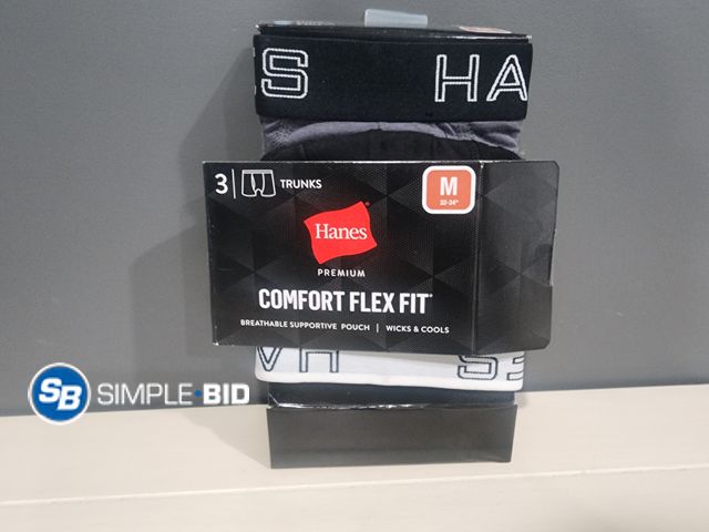 Lot 58-39133 - New MEN'S Hanes Boxers - SIZE M - 3 PAIRS