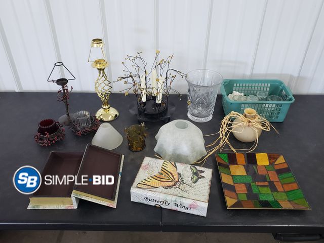 Lot 58-66492 - Lot of Home Decor items, Candle Holders, Vases, and more - in good condition