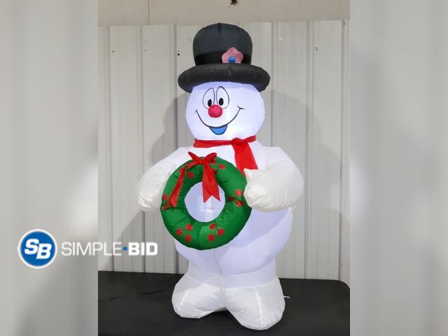 Lot 58-32908 - Inflatable FROSTY THE SNOWMAN - approx. 5 ft works - out of box