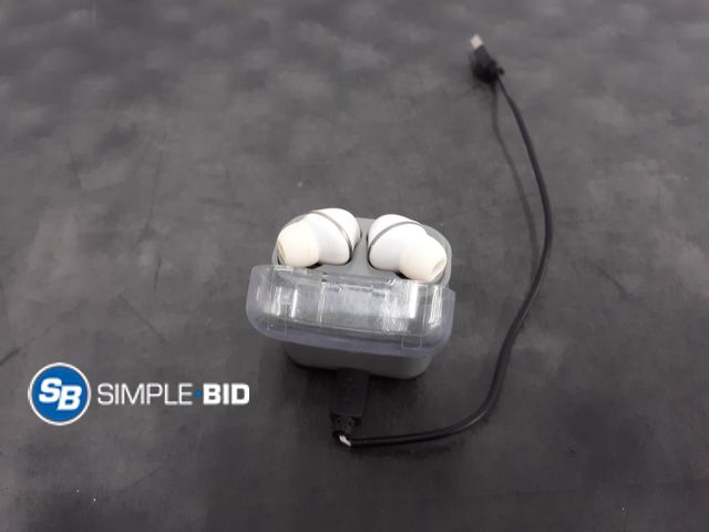 Lot 58-54389 - Wireless Earbuds with Case &amp; Charger - Light use