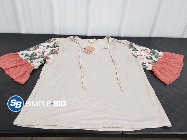 Lot 58-74450 - New Women's Boutique Grace and Emma Shirt - SIZE 2XL - super cute!