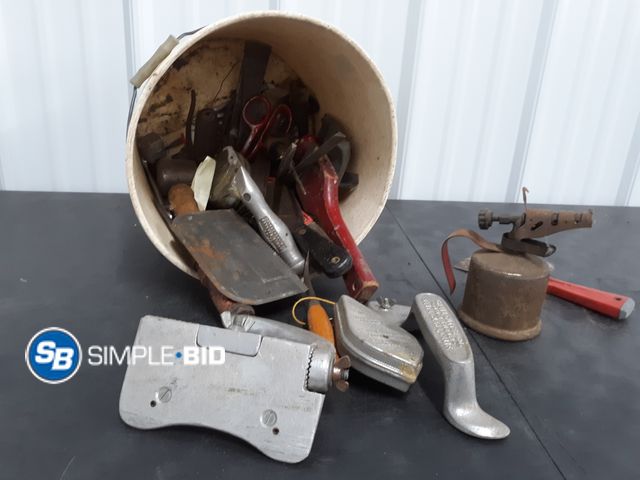 Lot 58-36041 - Bucket full Of Various Tools - Mostly for Carpet/Flooring Intalling