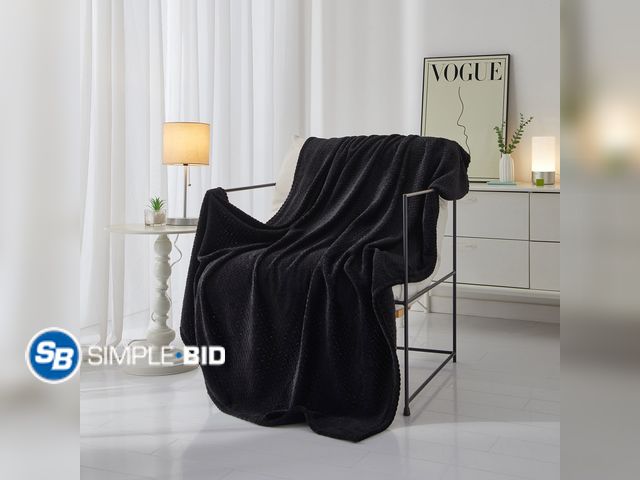 Lot 58-21237 - Lot of (2) New Mainstays Cozy Textured Plush Throw Blanket, Black, 50"x60"