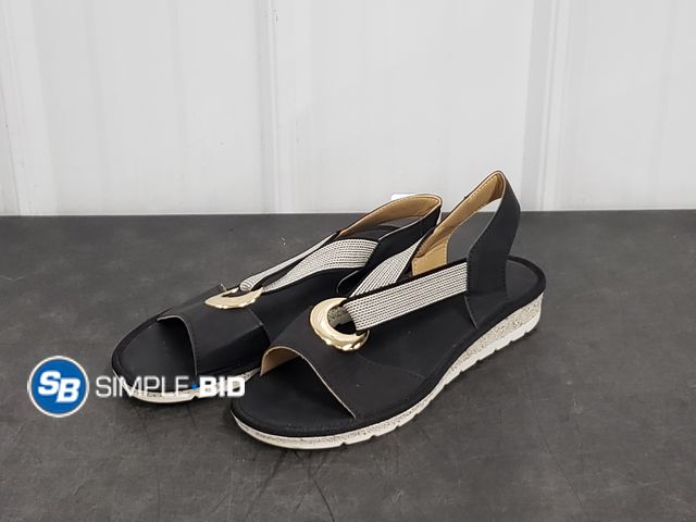 Lot 58-77064 - Women's Semi-Casual Sandals - Size (40) Approx Size 9 US - Lightly Used