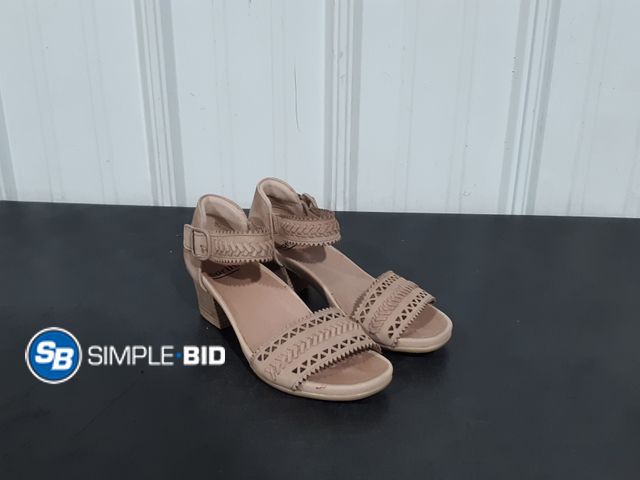 Lot 58-35086 - Women's Earth Ivy Seneca Sandals - SIZE 7 - unworn