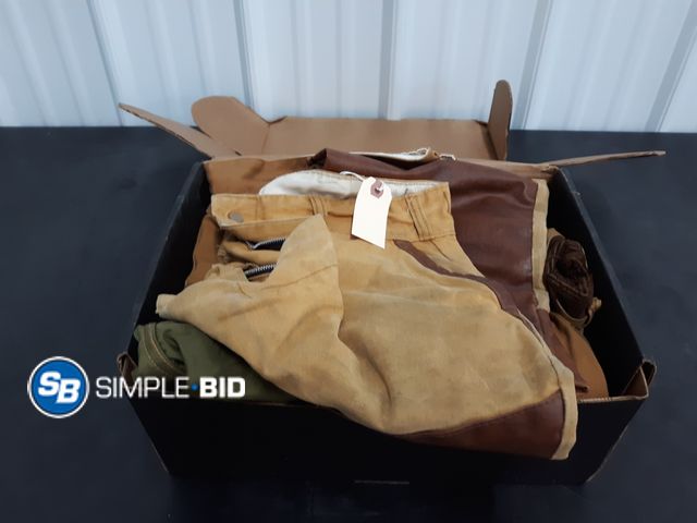 Lot 58-74376 - Men's Work Jacket and Work Pants - SIZE L - used but in good condition