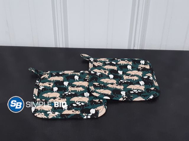 Lot 58-28732 - Lot of (2) Pig Pot Holders