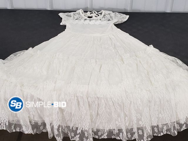 Lot 58-74772 - Beautiful White Colored Dress for Young Girls 7 Years Old - Appears Unused
