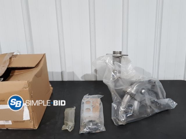 Lot 58-31717 - DNA Motoring OEM-CONV-041 For 2007 to 2017 Jeep Compass Patriot Dodge Caliber 2.4L 4WD OE Style Cata...