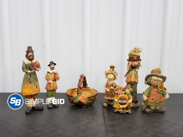 Lot 58-80091 - Lot of Wooden Pilgrim, bobble head Fall Decor, with Glass Fall Candy jar