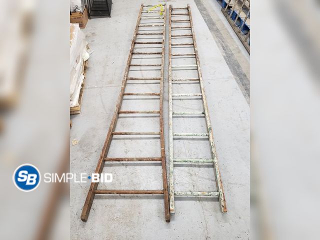 Lot 58-40069 - Wooden 28ft Extension Ladder