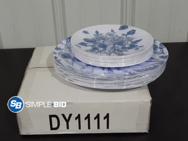 Lot 58-26404 - Lot of (36) Plastic Plates 2 Sizes