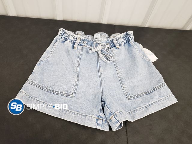 Lot 58-71191 - New Women's Time and Tru Utility Shorts - SIZE S