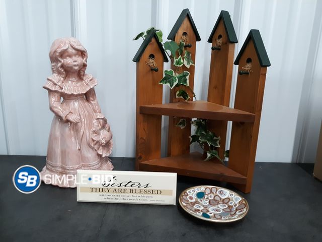 Lot 58-80156 - Lot of Ceramic figurines and more Decor