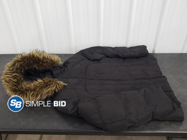 Lot 58-60440 - Women's Calvin Klein Winter jacket with fur on the hood - SIZE XXL - used but in good condition