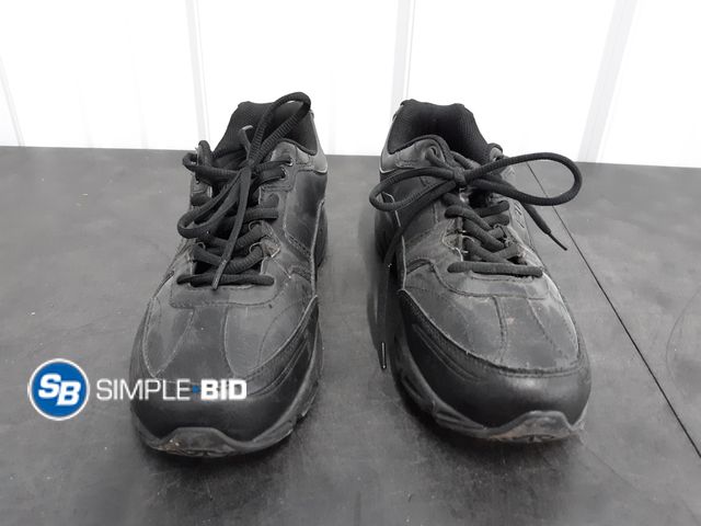Lot 58-73764 - Men's Black Fila Shoes - Size 10 - used but in good condition