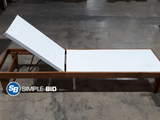 Lot 58-36057 - Outdoor Lounge Chair - used condition