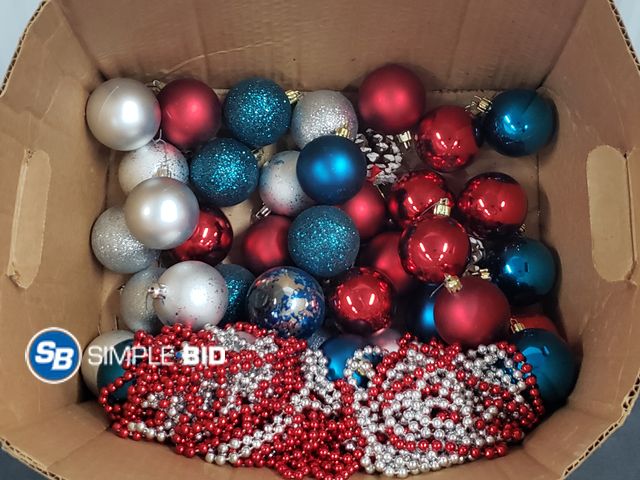Lot 58-68603 - Lot of CHRISTMAS ornaments and Beaded Necklaces - various styles