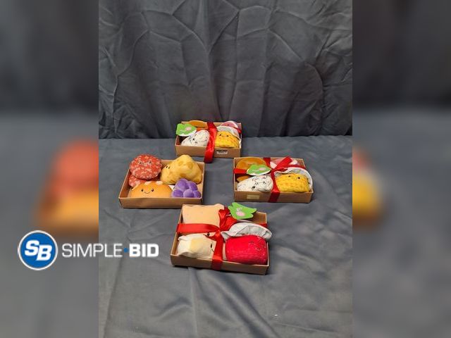 Lot 58-55750 - Lot of (4) Giggle Scape Plushes