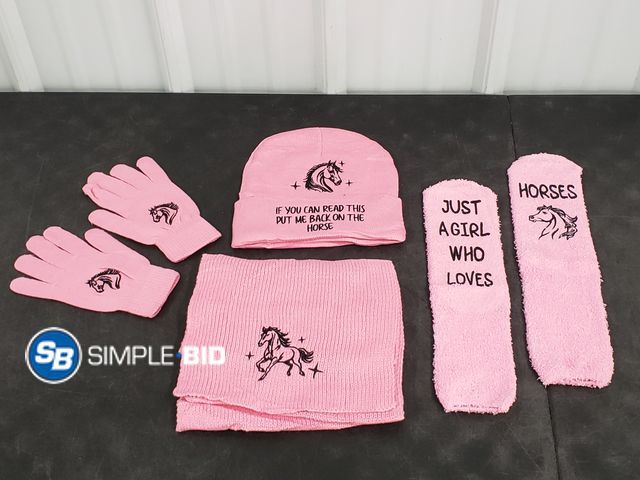 Lot 58-50583 - New If you can Read this Put Me back on the horse Hat, Gloves, Fuzzy Socks and scarf