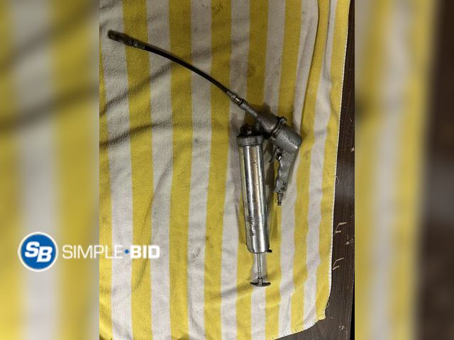 Lot 58-38664 - Mechanics Precision Crafted Tools Air Grease Gun air powered