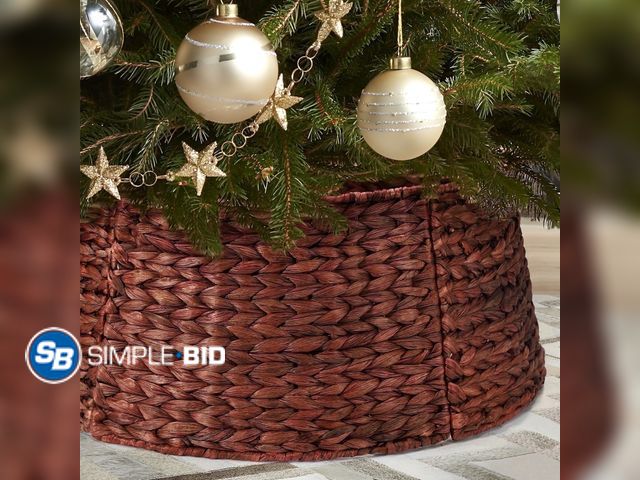 Lot 58-32092 - New Ayieyill 26in Woven Hyacinth Christmas Tree Collar, Christmas Tree Decorations, Tree Skirt Acces...