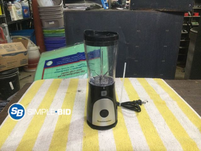 Lot 58-60637 - Toastmaster Personal Blender