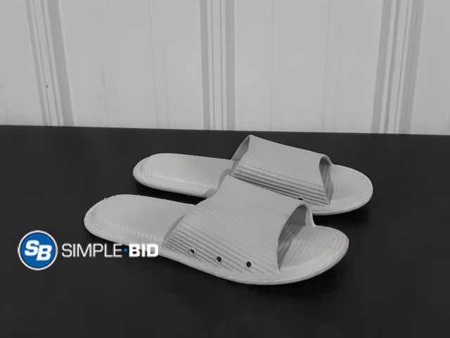 Lot 58-34217 - Men's Gray Non Slip Sandals - Size 10 1/2 - 11