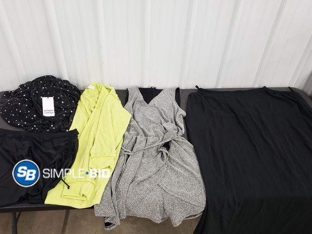 Lot 58-64590 - Box of Misc. Women's Clothing - Size 1XL - Used