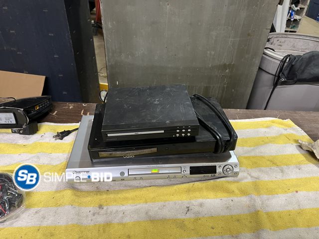 Lot 58-33925 - Lot of (3) Working DVDPlayers many dvd no remotes