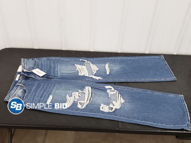 Lot 58-77181 - New Women's Zenana Distressed Jeans (with holes on purpose) - SIZE 30