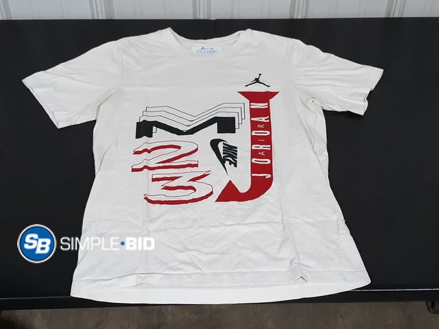 Lot 58-21884 - Young Adult - Men's NIKE Michael Jordan T-Shirt Standard Fit - SIZE S - used but in good condition