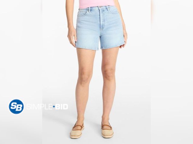 Lot 58-71206 - New Time and Tru Women's High Rise Denim Shorts, 5" Inseam, Size 8