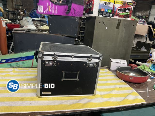 Lot 58-60712 - Vaultz Locking File Folder