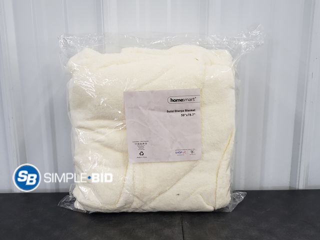 Lot 58-68547 - Home Smart Solid Sherpa Blanket 59 x 78.7" - New