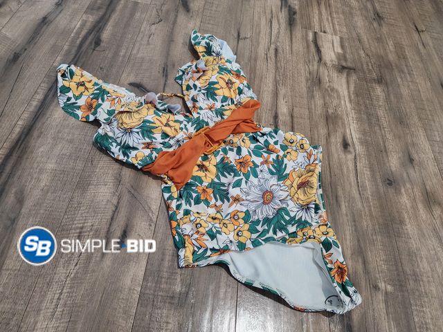 Lot 58-39774 - SWIMSUIT! New Women's one piece Swimsuit - SIZE M - super cute!