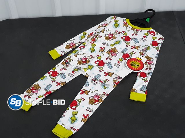 Lot 58-37194 - New GRINCH Toddler pajama set - SIZE 5T