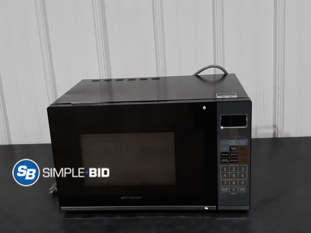 Lot 58-28890 - Emerson Microwave - Appears New - But Has Some Scratches