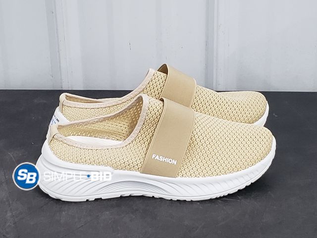 Lot 58-75768 - Women's Tan Fashion Slip On Shoes - Size 7 - Light Use