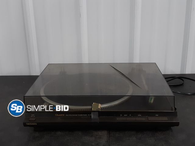 Lot 58-38695 - Vintage Quartz Direct drive automatic turntable - tested to power on - no further testing