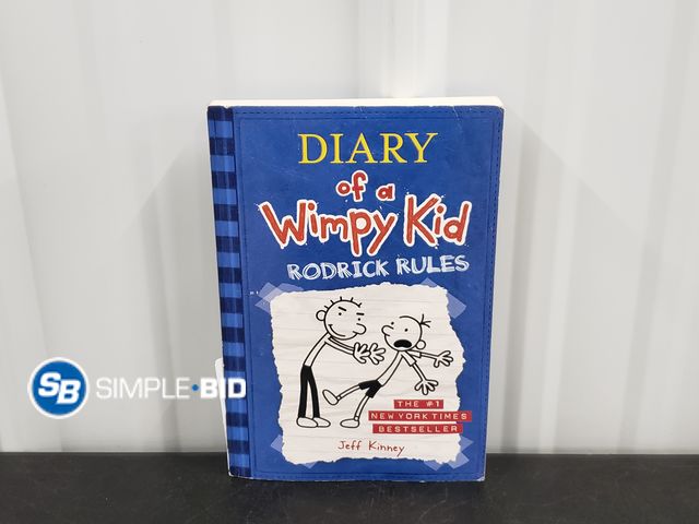 Lot 58-41164 - Diary of a WIMPY KID -- RODRICK RULES - paperback book - in good condition