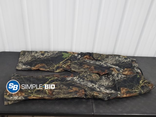 Lot 58-74709 - Men's Whitewater Camo Pants - SIZE XL - used but in good condition