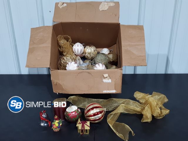 Lot 58-34972 - CHRISTMAS! Lot of Vintage Christmas Ornaments (glass) - various styles with ribbon