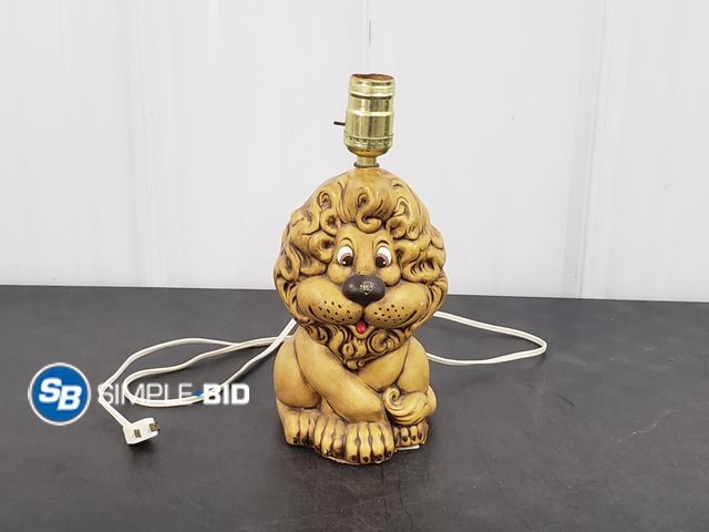 Lot 58-67713 - Vintage 7.5" 1970 Lion Lamp (will need shade)