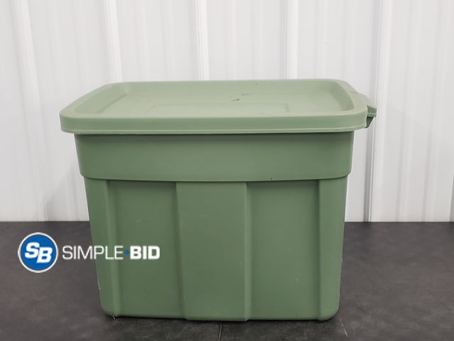 Lot 58-80100 - Rubbermaid Roughneck Storage Tote - used but in good condition